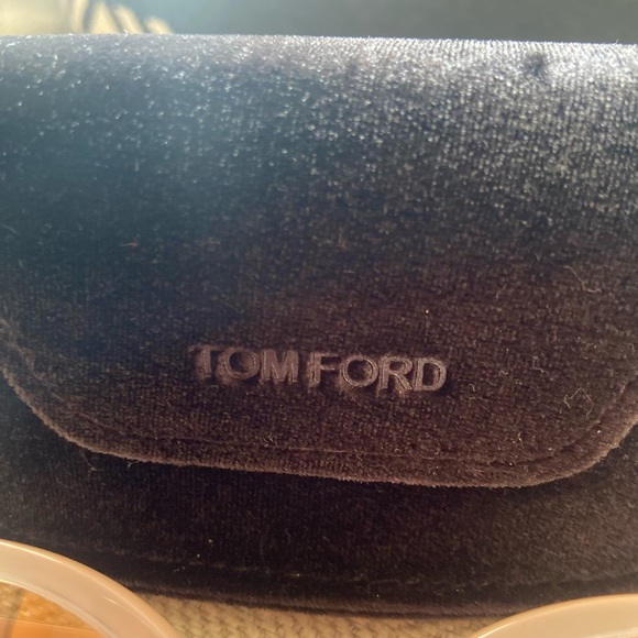 Authentic Tom Ford Oversized Pink & Rosegold Sunglasses. Beautiful condition. - Picture 6 of 6